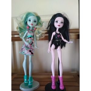 Monster High HTF retired set of 2 dolls Emoji Lagoona Blue and basic Draculaura